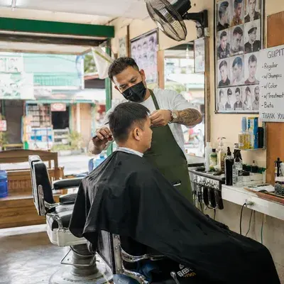 Barber shop managing daily sales and expenses with Halin Hub