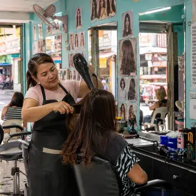 Beauty salon using Halin Hub to track sales and business performance