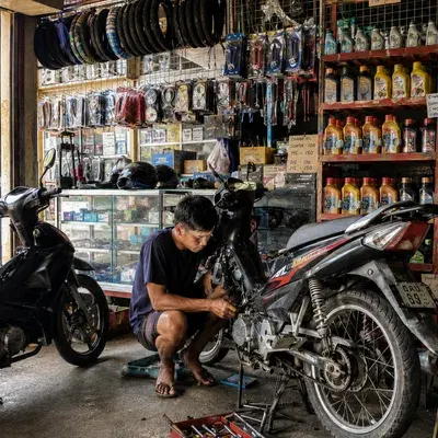 Motorcycle parts store running daily operations with Halin Hub
